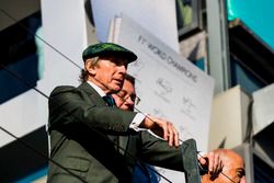 Sir Jackie Stewart sur le podium