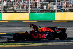 Daniel Ricciardo, Red Bull Racing, retires from the race