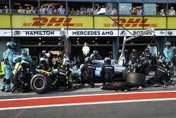 Lewis Hamilton, Mercedes AMG F1 W08, makes a stop during the race