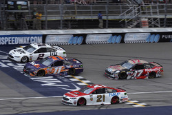 Brad Keselowski, Team Penske Ford, Denny Hamlin, Joe Gibbs Racing Toyota, Ryan Blaney, Wood Brothers Racing Ford