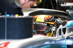 Lewis Hamilton, Mercedes-Benz F1 W08 with halo