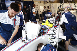 Mechaniker arbeiten am Auto von Felipe Massa, Williams FW40