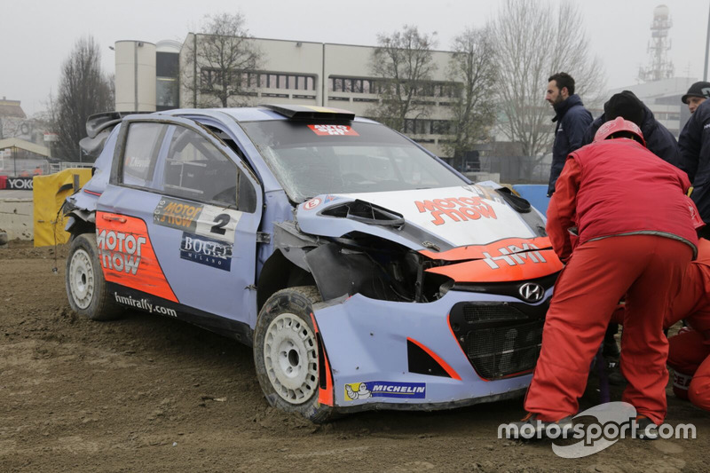 <b>Thierry Neuville</b>, Hyundai i20 WRC at Salón del automóvil de ...