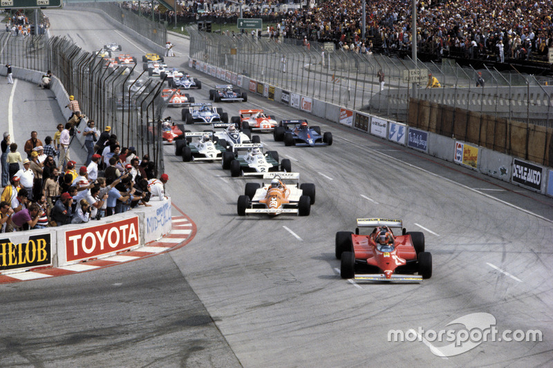 Gilles Villeneuve, Ferrari 126C führt zum Start des Rennens