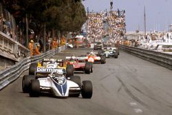 Riccardo Patrese, Brabham BT49D Ford precede Alain Prost, Renault RE30B, Didier Pironi, Ferrari 126C2 e Andre de Cesaris, Allfa Romeo 182