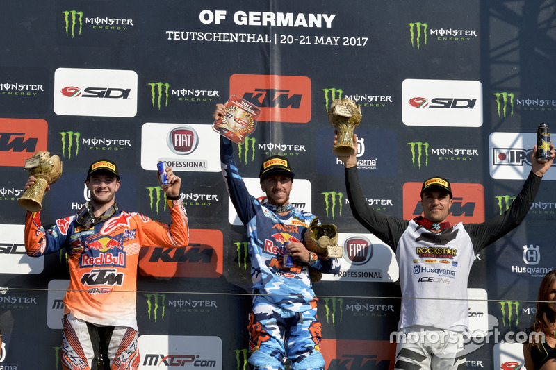 El podio de MXGP: Jeffrey Herlings, Antonio Cairoli y Gautier Paulin