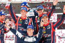 Les vainqueurs Sébastien Ogier, Julien Ingrassia, M-Sport, les deuxièmes Thierry Neuville, Nicolas Gilsoul, les troisièmes Dani Sordo, Marc Marti, Hyundai Motorsport