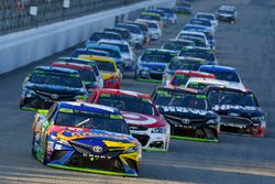 Kyle Busch, Joe Gibbs Racing Toyota and Martin Truex Jr., Furniture Row Racing Toyota