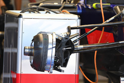 Scuderia Toro Rosso STR12 front brake and wheel hub detail