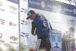 Podium : le vainqueur Graham Rahal, Rahal Letterman Lanigan Racing Honda, le deuxième, Josef Newgarden, Team Penske Chevrolet, le troisième, Will Power, Team Penske Chevrolet