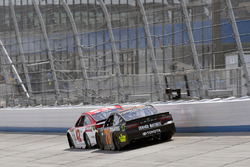 Kyle Larson, Chip Ganassi Racing Chevrolet, Martin Truex Jr., Furniture Row Racing Toyota