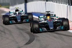 Lewis Hamilton, Mercedes AMG F1 W08; Valtteri Bottas, Mercedes AMG F1 W08