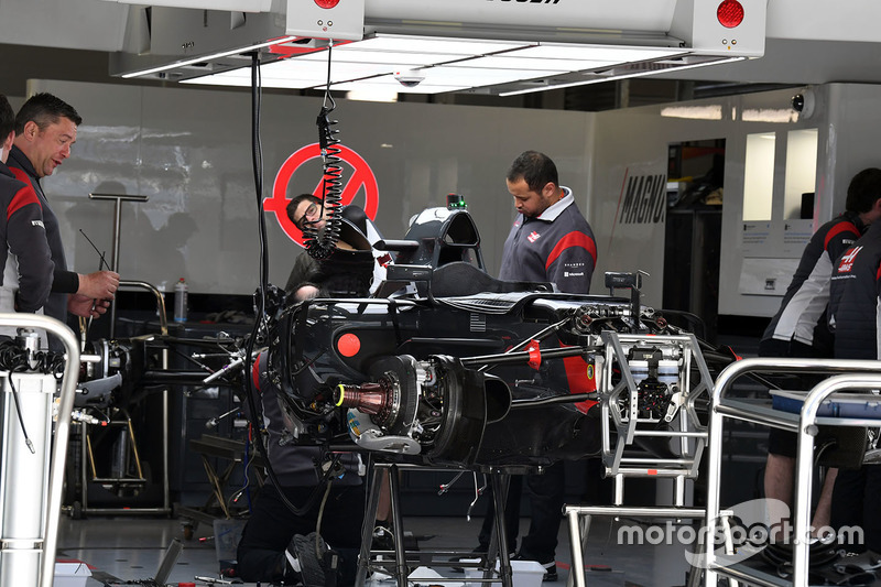 Detalle del chasis y frenos delanteros del Haas F1 Team VF-17
