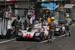 #1 Porsche Team Porsche 919 Hybrid: Neel Jani, Andre Lotterer, Nick Tandy, #2 Porsche Team Porsche 919 Hybrid: Timo Bernhard, Earl Bamber, Brendon Hartley