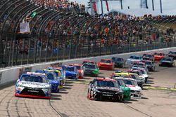 Ryan Preece, Joe Gibbs Racing Toyota and Kyle Benjamin, Joe Gibbs Racing Toyota green flag start