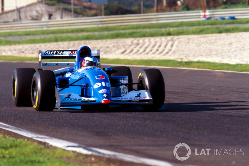 Michael Schumacher test de Ligier JS39B Renault om de  Renault V10 motor te evalueren