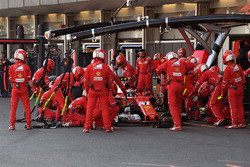 Kimi Raikkonen, Ferrari SF70H pits, rear puncture