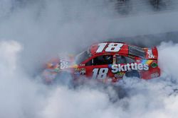 Race winner Kyle Busch, Joe Gibbs Racing Toyota