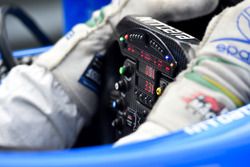 Tony Kanaan, Chip Ganassi Racing Chevrolet, steering wheel detail