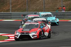 James Nash, Seat Leon, Team Craft-Bamboo LUKOIL; Gianni Morbidelli, Honda Civic TCR, WestCoast Racin