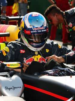 Daniel Ricciardo, Red Bull Racing RB12 on the grid