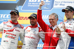 Podio carrera 1: segundo lugar Norbert Michelisz, Honda Racing Team JAS, Honda Civic WTCC; ganador d
