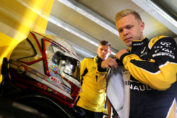 Kevin Magnussen, Renault Sport F1 Team