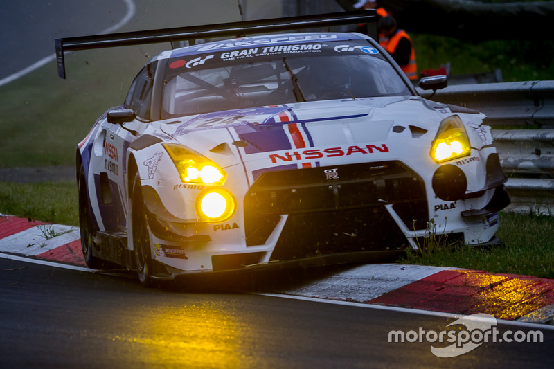 Crash for #24 Team Zakspeed, Nissan GT-R Nismo GT3: Marc Gassner, Florian Strauß, Tom Coronel