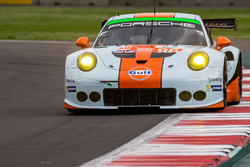#86 Gulf Racing Porsche 911 RSR: Michael Wainwright, Adam Carroll, Ben Barker