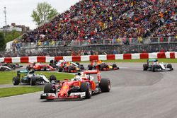 Sebastian Vettel, Ferrari SF16-H y Nico Rosberg, Mercedes AMG F1 W07 Hybrid