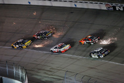 Funken: Matt Kenseth, Joe Gibbs Racing, Toyota; Kurt Busch, Stewart-Haas Racing, Chevrolet; Martin T