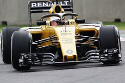 Kevin Magnussen, Renault Sport F1 Team RS16 con la cubierta de la cabina de Halo