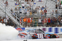 Race winner Kyle Busch, Joe Gibbs Racing Toyota