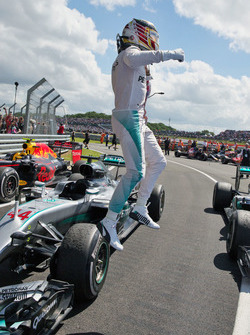 Race winner Lewis Hamilton, Mercedes AMG F1 W07 Hybrid celebrates parc ferme