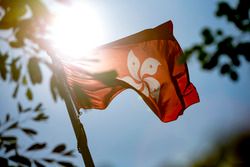 Aspectos de la pista y una bandera de Hong Kong flag