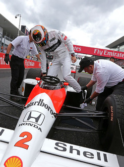 Stoffel Vandoorne, troisième pilote, McLaren F1 Team pilote la McLaren MP4/5 d'Alain Prost
