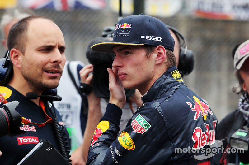 Max Verstappen, Red Bull Racing con Gianpiero Lambiase, Red Bull Racing ingeniero en la parrilla