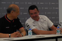 エリック・ブーリエ(マクラーレン)と信元久隆社長