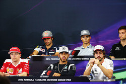 The FIA Press Conference (From back row (L to R)): Carlos Sainz Jr., Scuderia Toro Rosso; Pascal Weh
