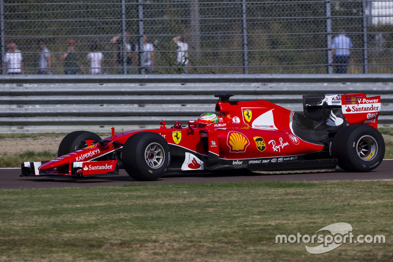 Esteban Gutiérrez, Ferrari pruebas de la especificación de Pirelli 2017