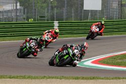 Jonathan Rea, Kawasaki Racing Team; Tom Sykes, Kawasaki Racing Team; Davide Giugliano, Aruba.it Raci