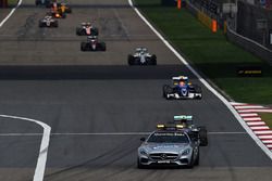 Nico Rosberg, Mercedes AMG F1 Team W07 detrás del Safety Car