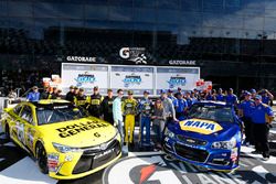 Frontrow: polesitter Chase Elliott, Hendrick Motorsports Chevrolet, second place Matt Kenseth, Joe G