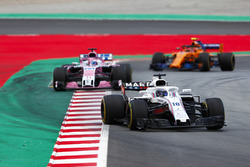 Lance Stroll, Williams FW41, Sergio Perez, Force India VJM11 en Stoffel Vandoorne, McLaren MCL33