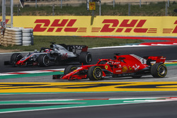 Sebastian Vettel, Ferrari SF71H se va de ancho