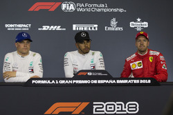Valtteri Bottas, Mercedes-AMG F1, Lewis Hamilton, Mercedes-AMG F1 y Sebastian Vettel, Ferrari en la conferencia de prensa