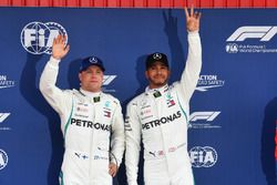 Valtteri Bottas, Mercedes-AMG F1 y Lewis Hamilton, Mercedes-AMG F1 celebra en parc ferme