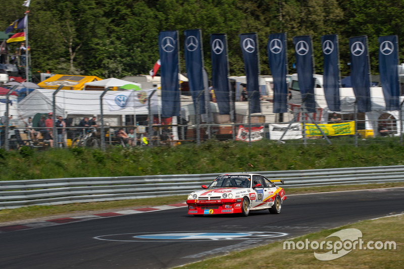 #120 Kissling Motorsport/Beckmann Opel Manta: Olaf Beckmann, Peter Hass, Volker Strycek, Jürgen Schulten