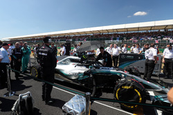 Lewis Hamilton, Mercedes AMG F1, sur la grille de départ
