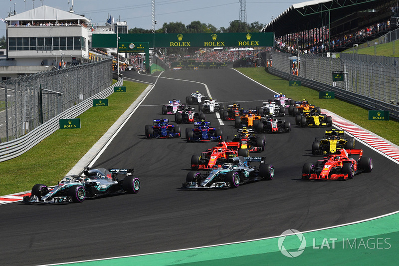 Lewis Hamilton lidera en la salida